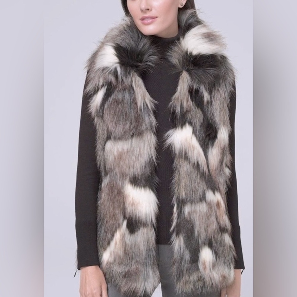 WHITE HOUSE BLACK MARKET black white brown patchwork faux fur vest
Size XXS